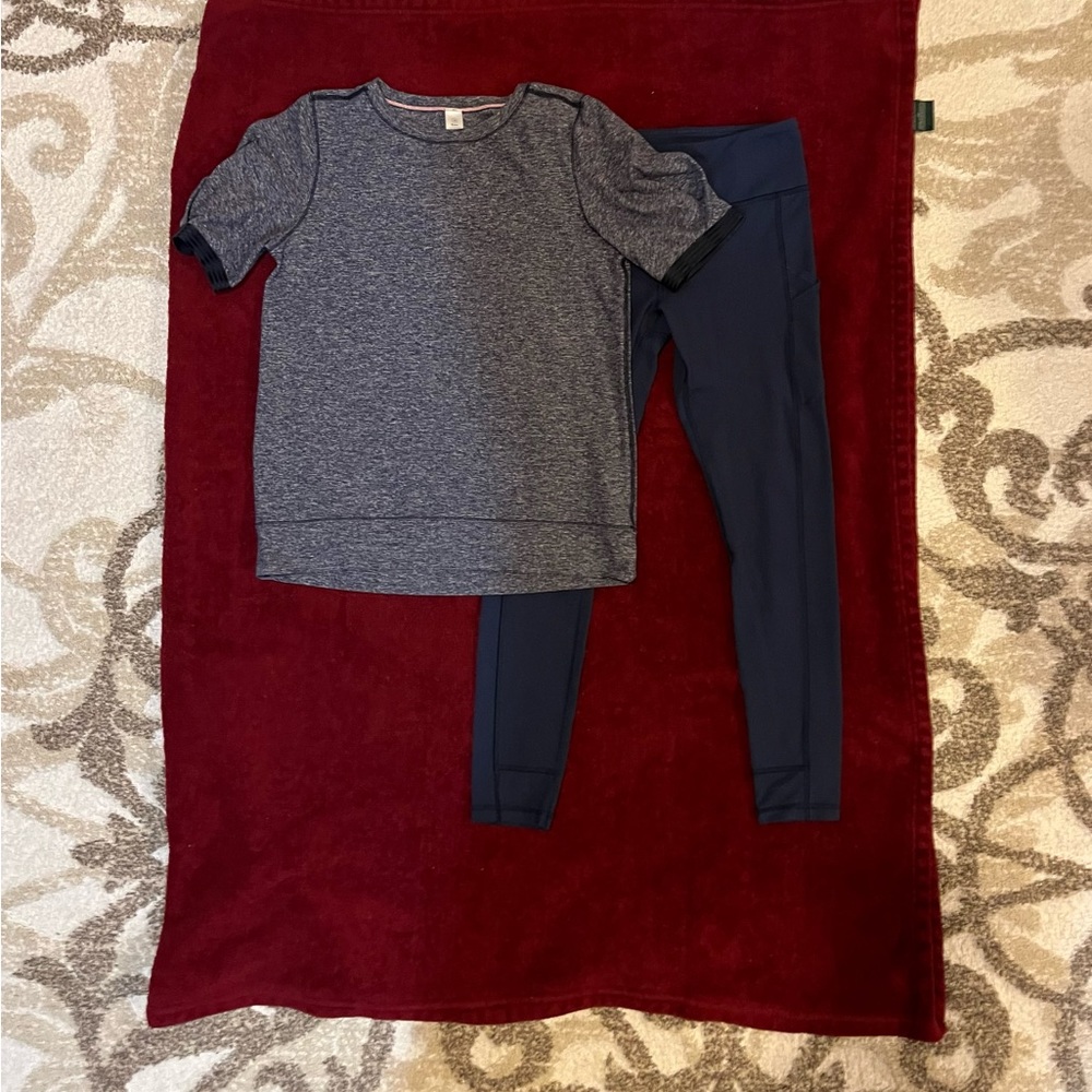 ivivia by Lululemon beautiful girls matching set of legging pants and top
